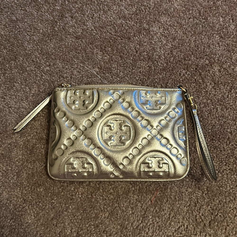 Tory Burch T Monogram Puffy Metallic Pouch in white Gold 272